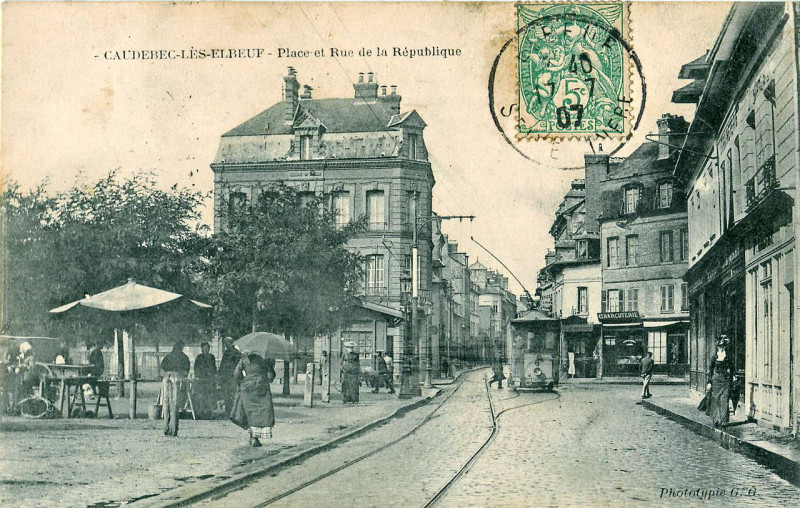 Carte postale ancienne Gg - Caudebec-Les-Elbeuf - Place et rue de la République
