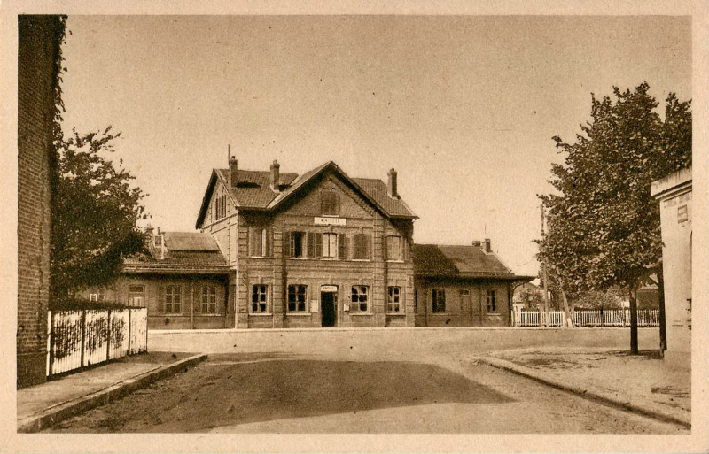 Carte postale ancienne Montdidier - La gare
