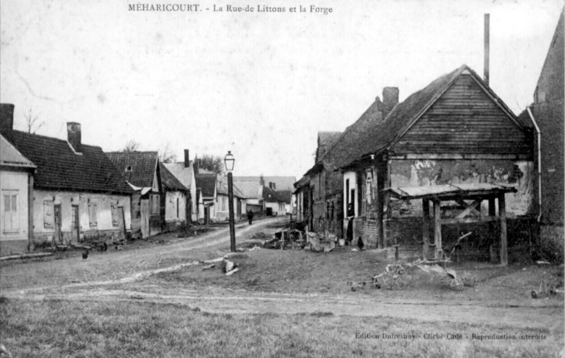 Carte postale ancienne Méharicourt maréchal-ferrant et travail à ferrer
