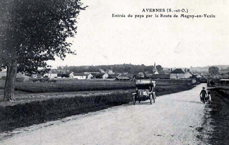 Carte postale ancienne Avernes-Entrée du pays par la route de Magny-en-Vexin