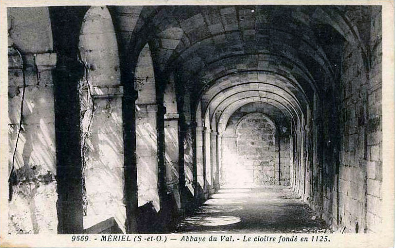 Carte postale ancienne Meriel - Abbaye du Val - Le cloitre