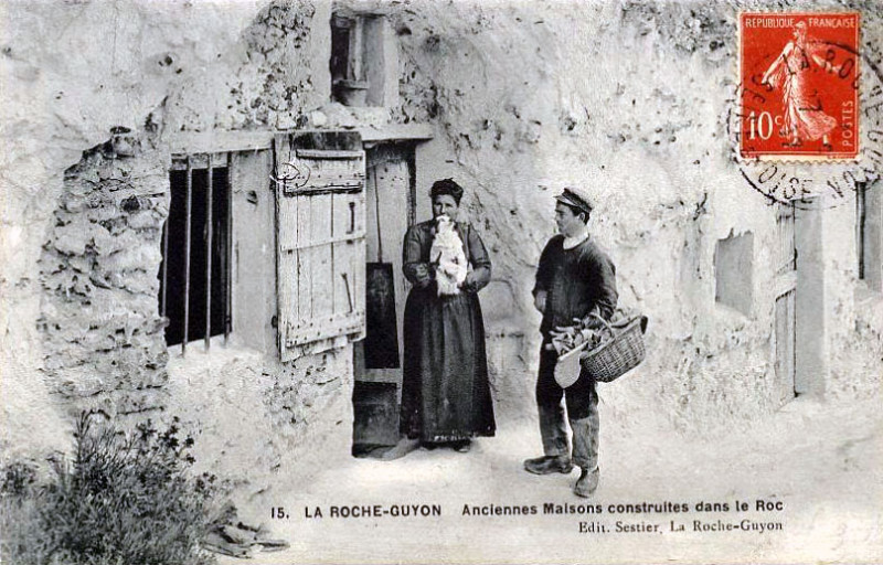 Carte postale ancienne La Roche-Guyon - Anciennes Maisons construites dans le Roc