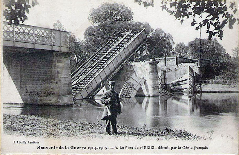 Carte postale ancienne Souvenir de la guerre 1914-1915 - Le pont de Meriel detruit par le Genie francais