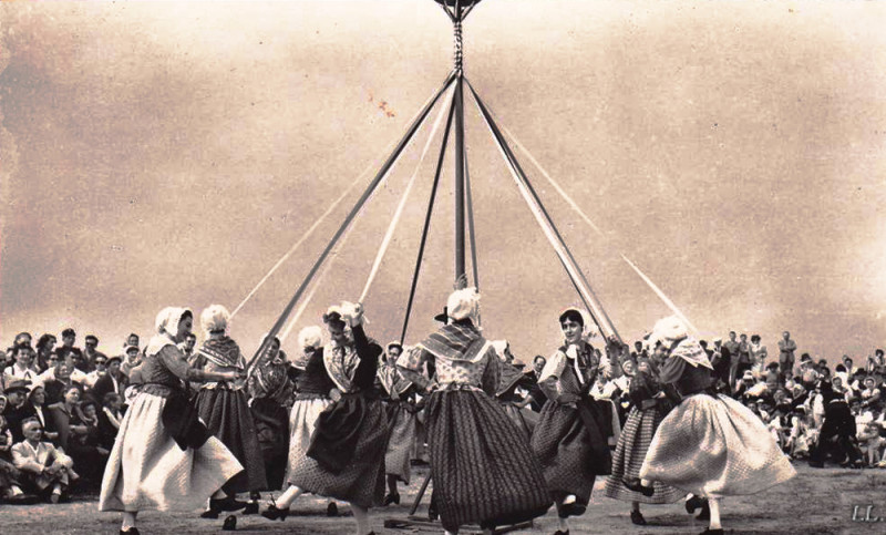 Carte postale ancienne Danse des cordelles à Saint-Tropez