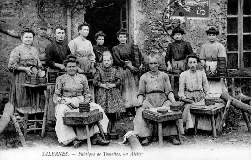 Carte postale ancienne Fabrique de tomettes provençales
