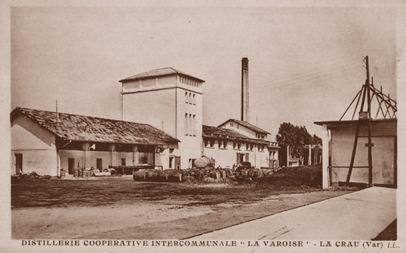 Carte postale ancienne La Crau Distillerie cooperative intercommunale La Varoise
