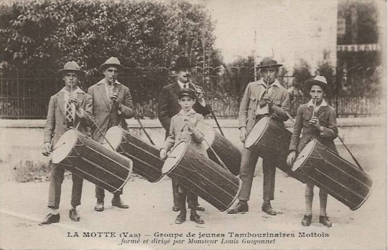 Carte postale ancienne Tambourinaires de La Motte