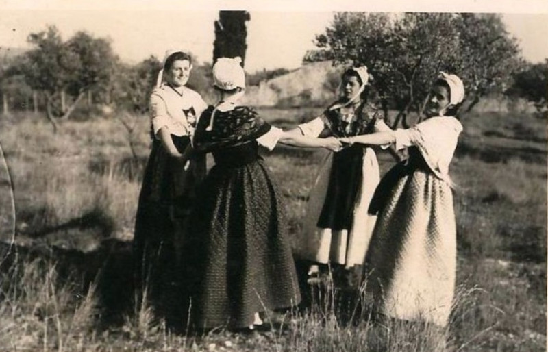 Carte postale ancienne Farendoleuses comtadines