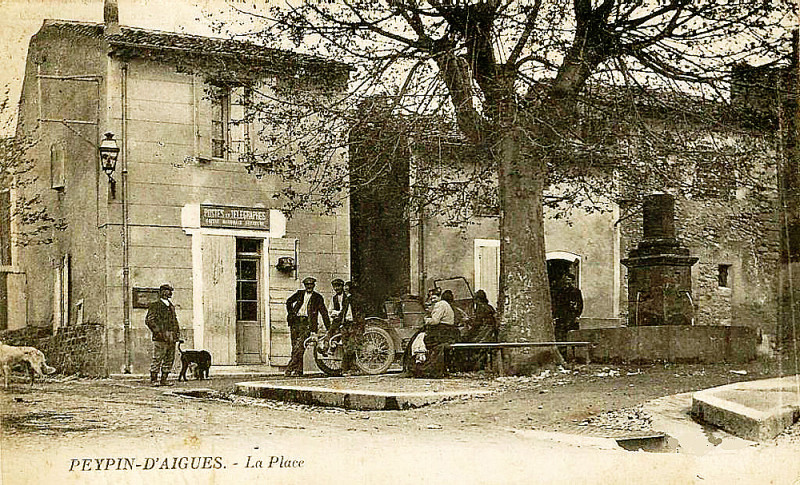 Carte postale ancienne Peypin-d'Aigues la Place