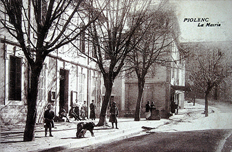 Carte postale ancienne Piolenc Mairie