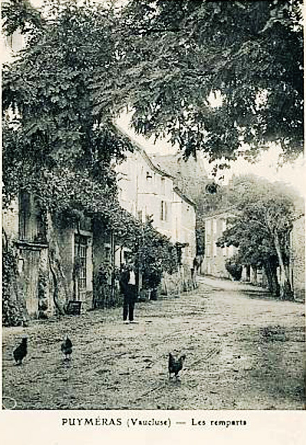 Carte postale ancienne Puyméras les remparts