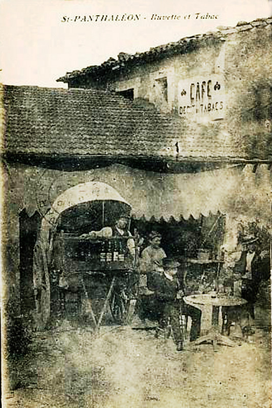 Carte postale ancienne Saint-Pantaléon Café-tabacs