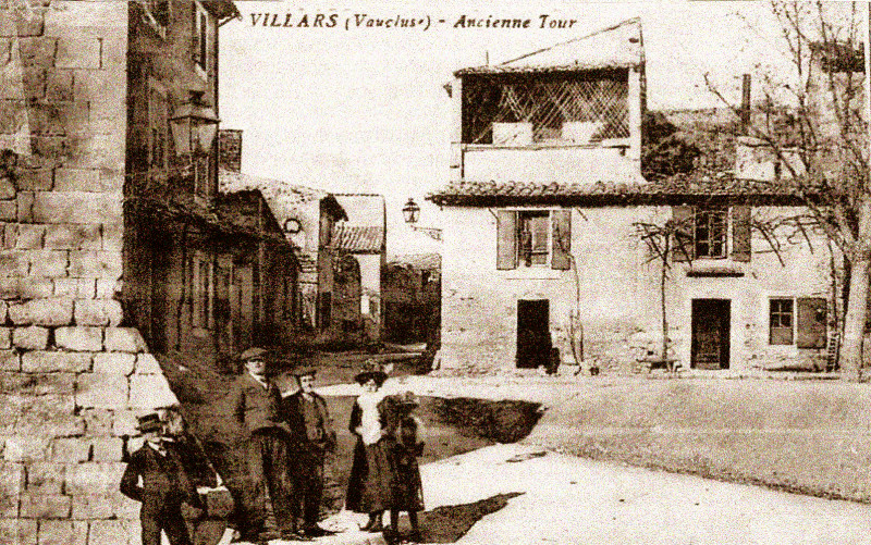 Carte postale ancienne Villars tour du XIIe XIIIe démolie au début du XXe s