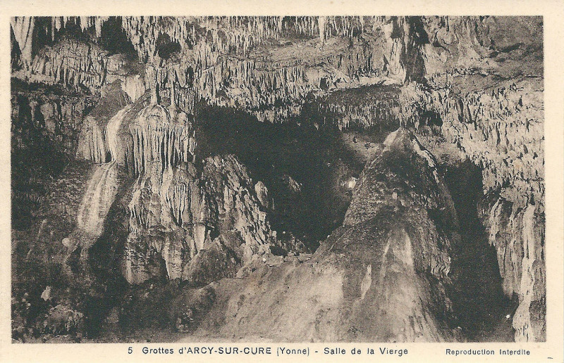 Carte postale ancienne Arcy-sur-Cure-Fr-89-les grottes-02