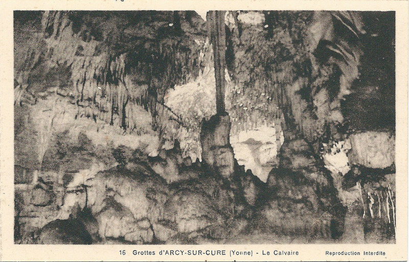 Carte postale ancienne Arcy-sur-Cure-Fr-89-les grottes-04