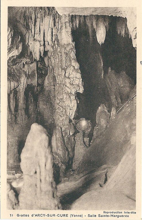 Carte postale ancienne Arcy-sur-Cure-Fr-89-les grottes-06