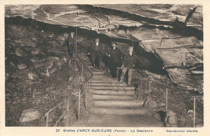 Carte postale ancienne Arcy-sur-Cure-Fr-89-les grottes-08