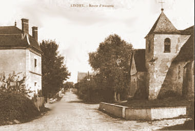 Carte postale ancienne Lindry- Route-d'Auxerre