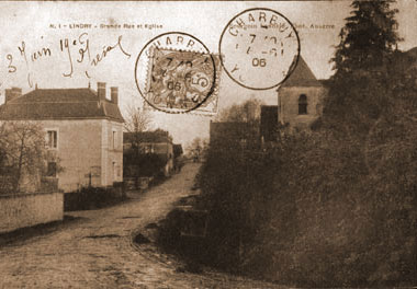 Carte postale ancienne Lindry---Grand'rue
