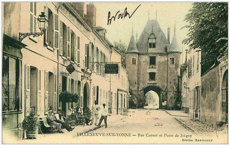 Carte postale ancienne Porte de Joigny rue Carnot