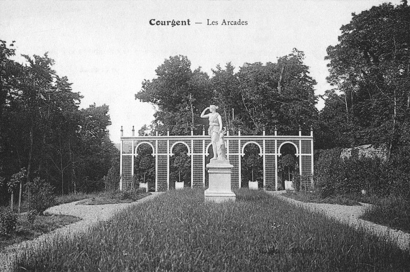Carte postale ancienne Chateau de courgent les arcades