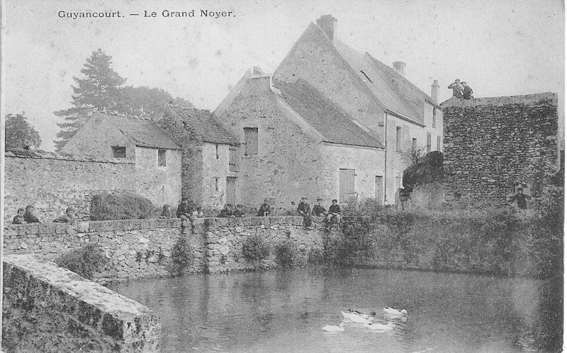 Carte postale ancienne Rue du Grand Noyer