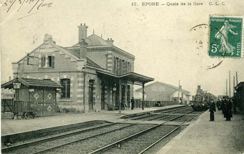 Carte postale ancienne Epône - Gare - les quais01