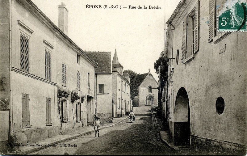 Carte postale ancienne Epône - Rue de la Brèche02