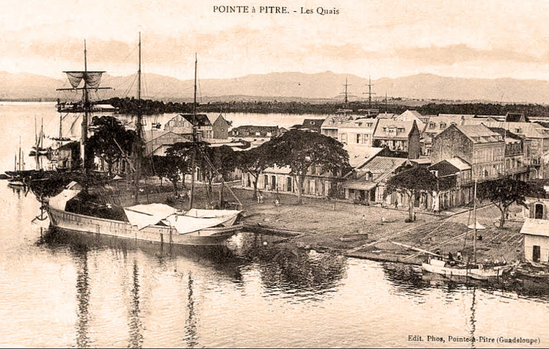Carte postale ancienne Guadeloupe les quais de Pointe-à-Pitre