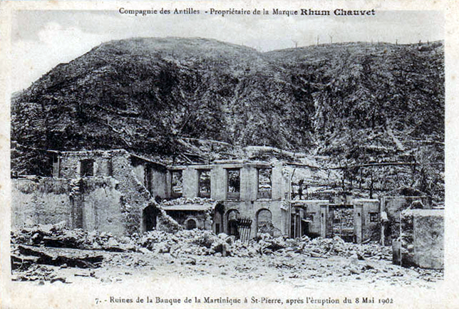 Carte postale ancienne Ruines de la Banque de la Martinique