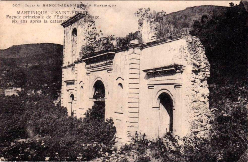Carte postale ancienne Ruines de la cathédrale de Saint-Pierre en 1908