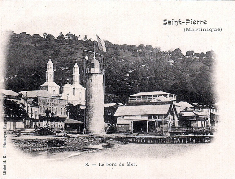 Carte postale ancienne Saint-Pierre, le bord de mer
