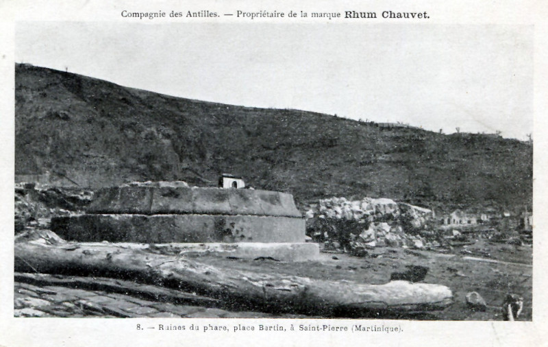 Carte postale ancienne Saint-Pierre, ruines du phare