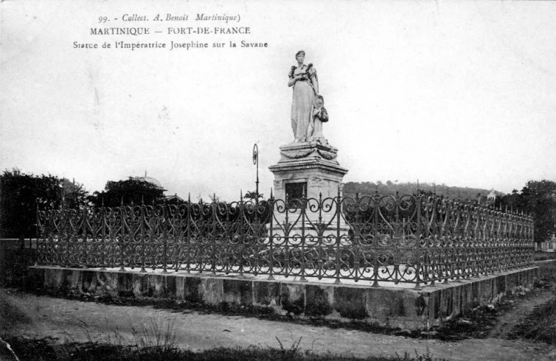 Carte postale ancienne Statue de l'impératrice Joséphine