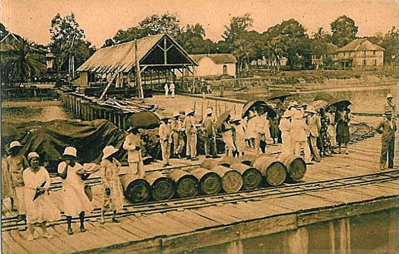 Carte postale ancienne Embarcadère de Saint-Laurent-du-Maroni