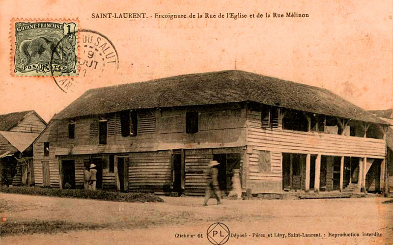 Carte postale ancienne Pl Rue de l'église et rue Mélinon à Sait-Laurent-de-Maroni