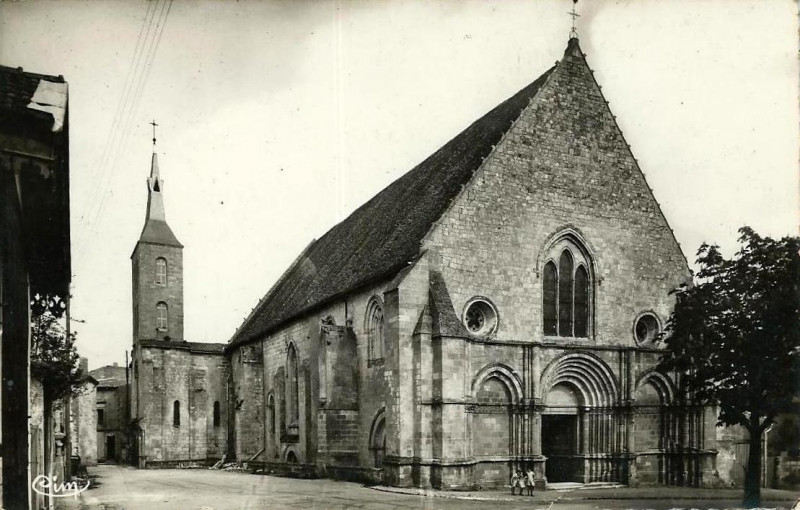 Carte postale ancienne Guîtres - église 1d