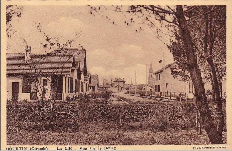 Carte postale ancienne Hourtin - bourg 2