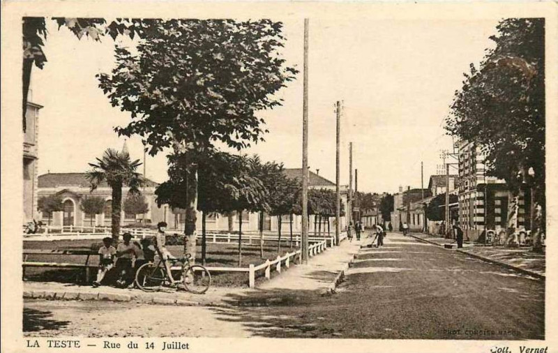 Carte postale ancienne La Teste-de-Buch - bourg 2