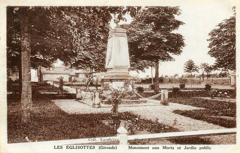 Carte postale ancienne Les Eglisottes - monument aux morts