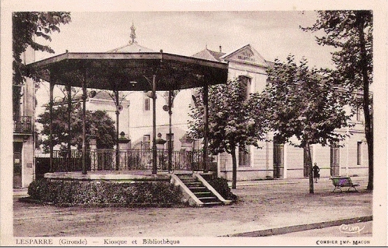 Carte postale ancienne Lesparre - Le Kiosque 2