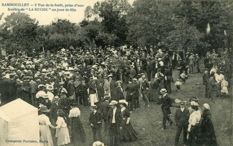 Carte postale ancienne La Ruche un jour de fête