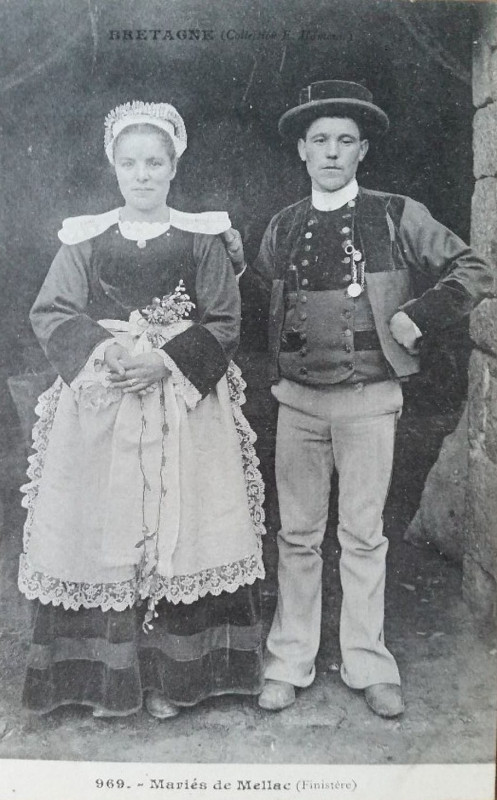 Carte postale ancienne Mellac jeunes mariés à Mellac