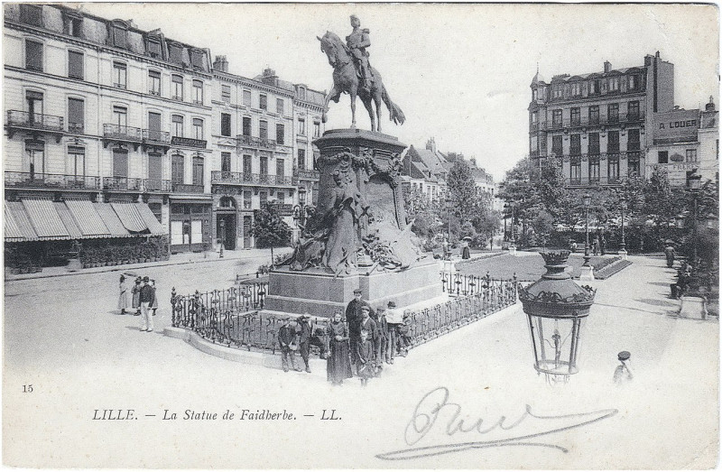 Carte postale ancienne La Statue de Faidherbe à Lille
