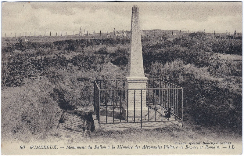 Carte postale ancienne 80 Wimereux. — Monument du Ballon à la Mémoire des aéronautes Pillâtre de Roziers et de Romain. — Ll à Wimereux