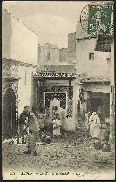 Carte postale ancienne Algiers, A Street in the Casbah (GRI) - Flickr - Getty Research Institute (1)