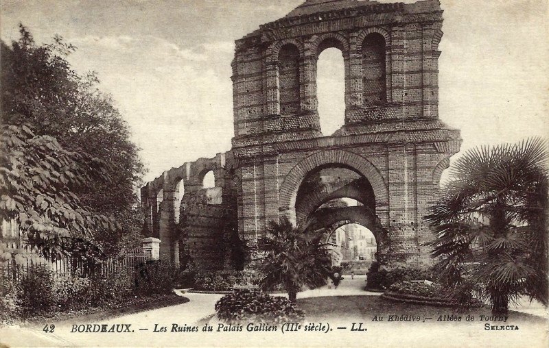 Carte postale ancienne Bordeaux-les-ruines-du-Palais-Gallien 2 à Bordeaux