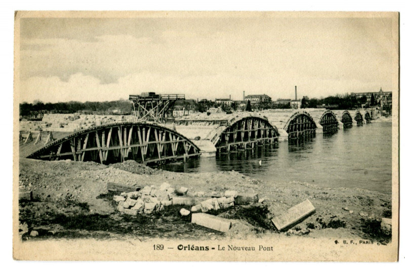 Carte postale ancienne Loiret Orléans  Jeanne d'Arc en prière par Chapu à Orléans