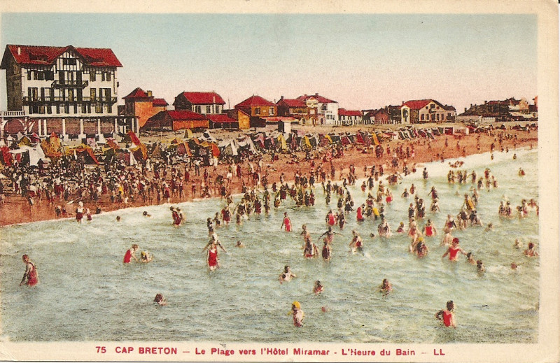 Carte postale ancienne Capbreton - la plage vers l'hotel Miramar à Capbreton