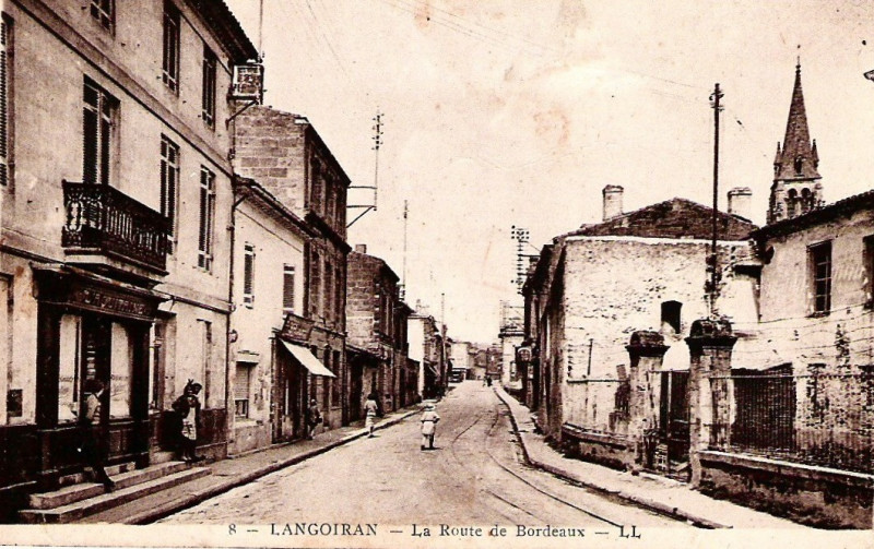 Carte postale ancienne Langoiran - bourg 13